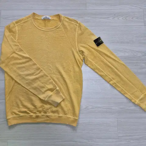 (정품) 스톤 아일랜드 머스타드 옐로우 맨투맨 S
