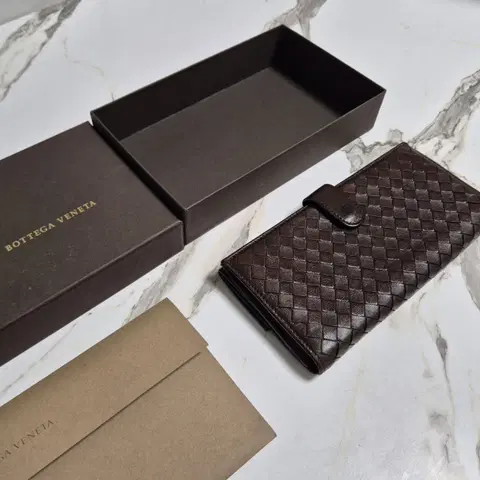 (정품) 보테가베네타 인트레치아토 다크 브라운 장지갑