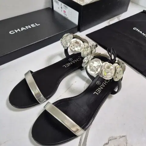 (정품) 샤넬 까멜리아 샌들 37