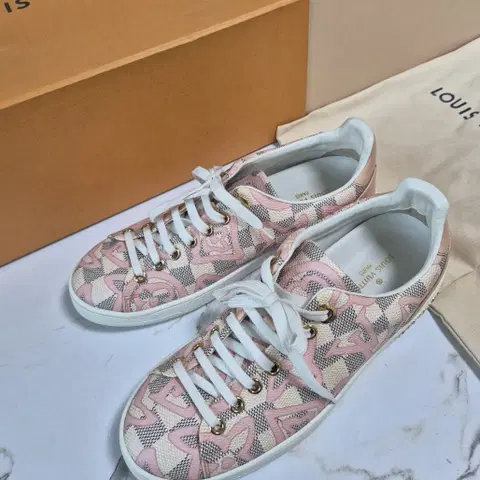 (정품) 루이비통 아주르 타히티엔느 한정판 스니커즈 37.5