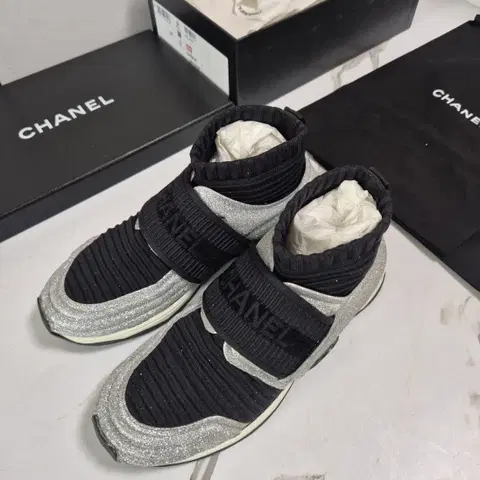 (정품) 샤넬 삭스 미드컷 글리터 스니커즈 35