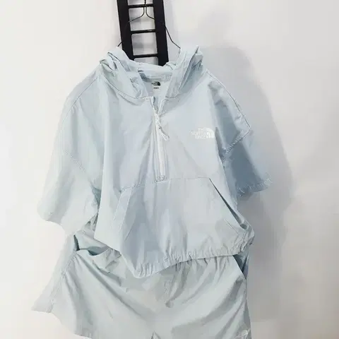 노스페이스 반팔 아노락 바람막이 자켓 반바지 셋업 하늘색
