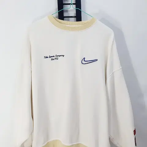 나이키 맨투맨 에센셜 오버사이즈 크루 화이트 아이보리 m