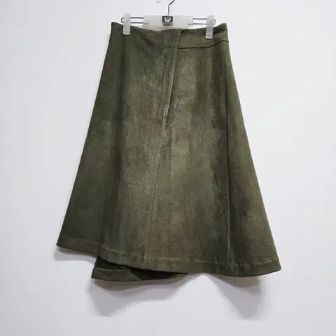 지컷 카키 언발란싱 스웨이드 랩 스커트