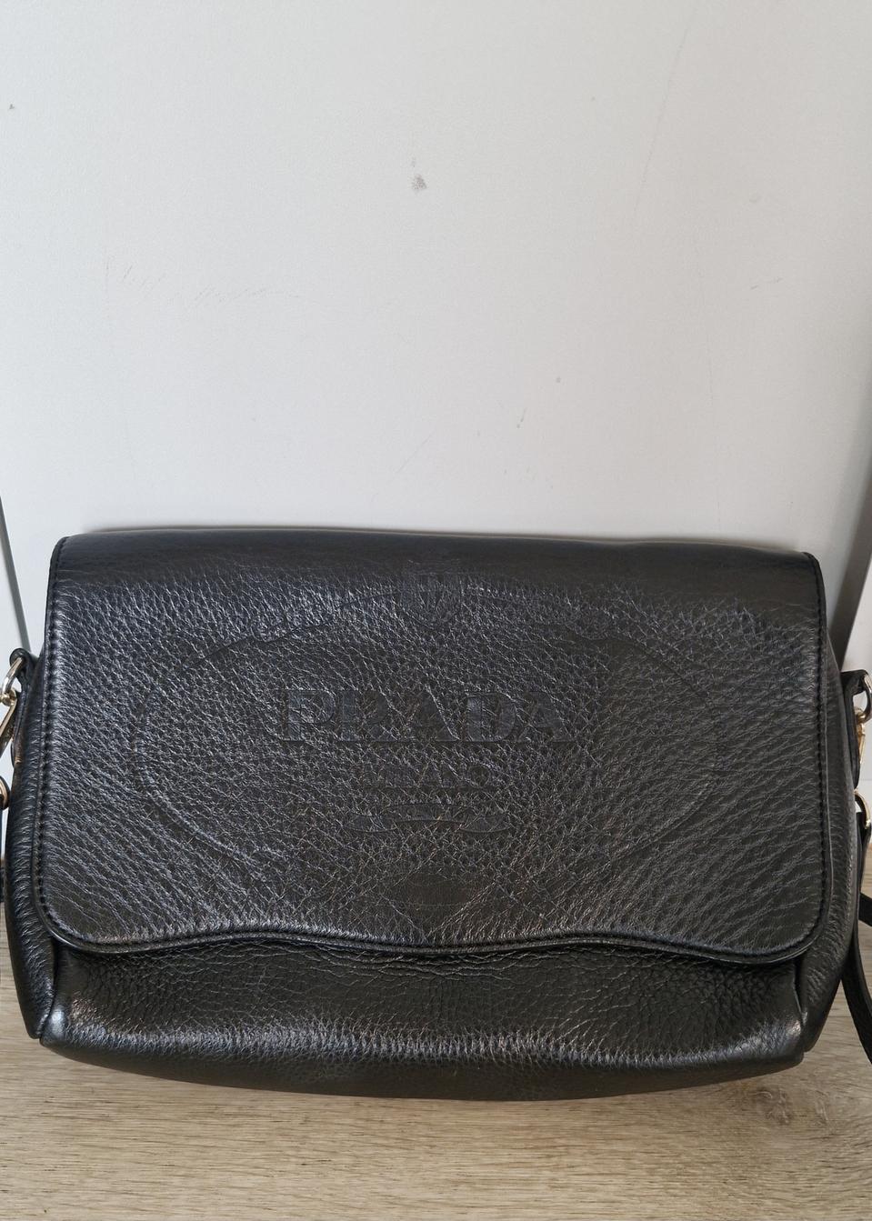 페블가죽 크로스바디백