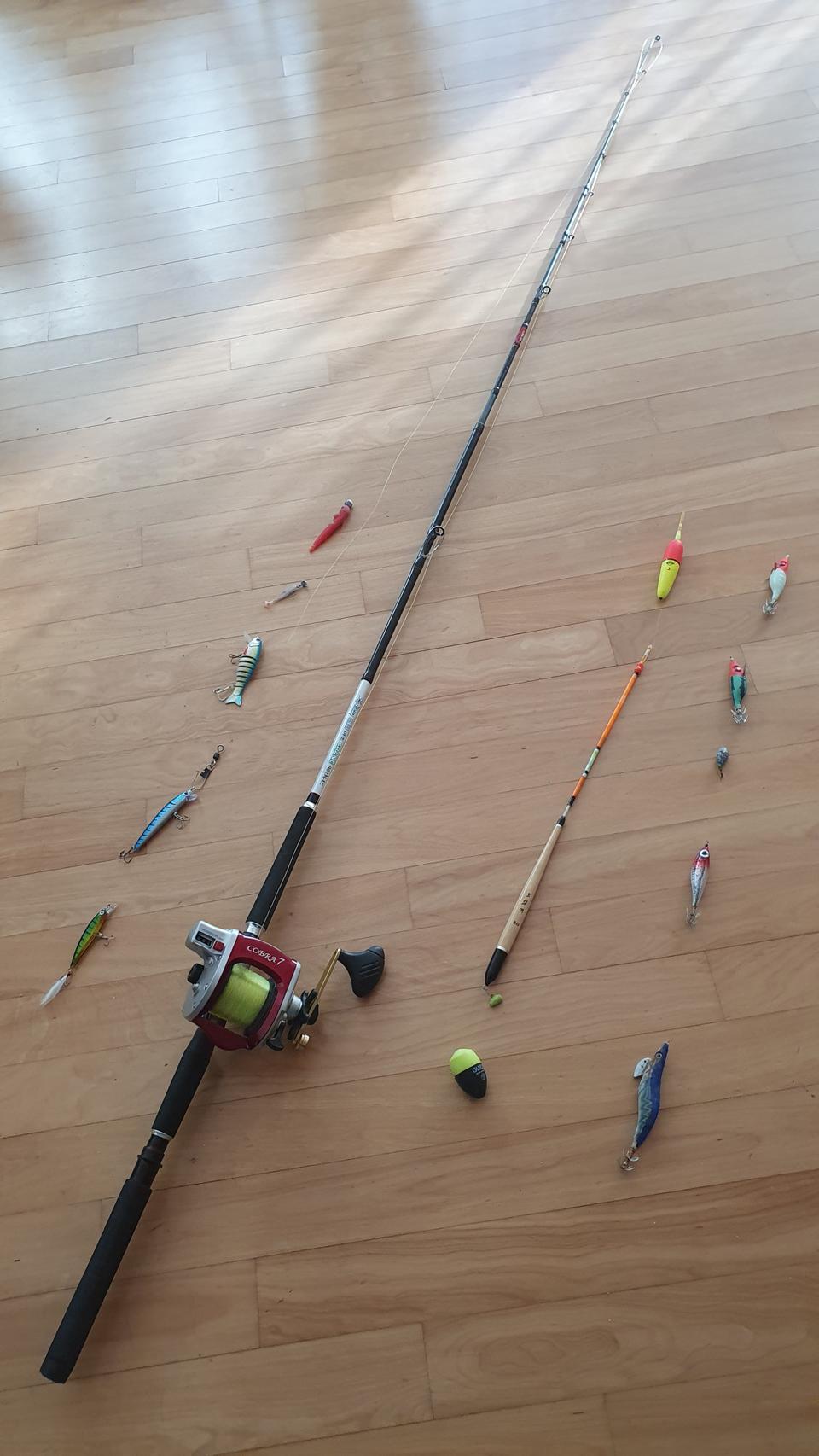 루어 낚시대 + 낚시릴 + 각종 루어+각종찌를함께판매합니다^^