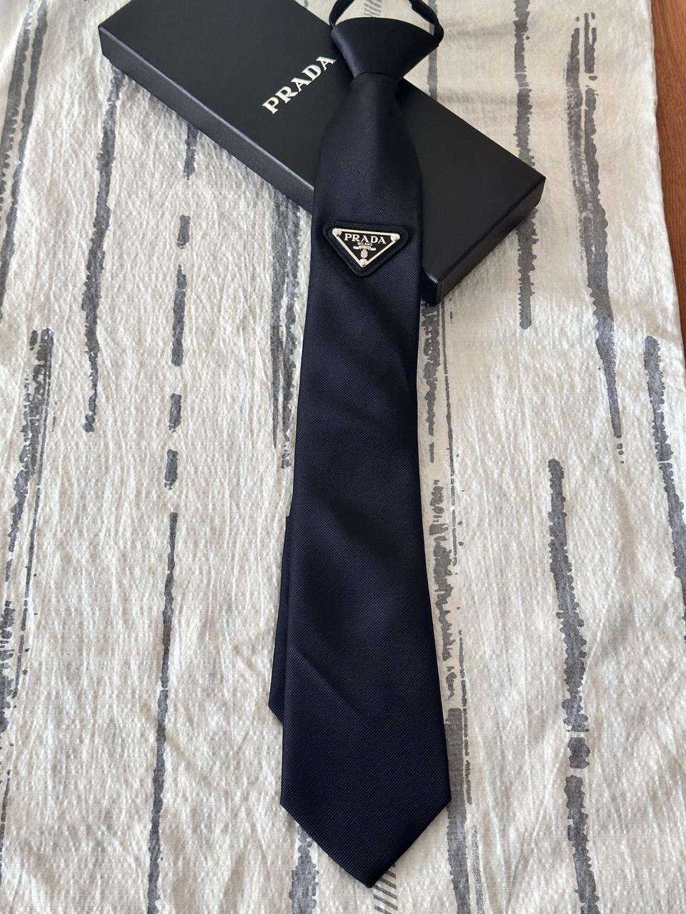 프라다 블랙 넥타이