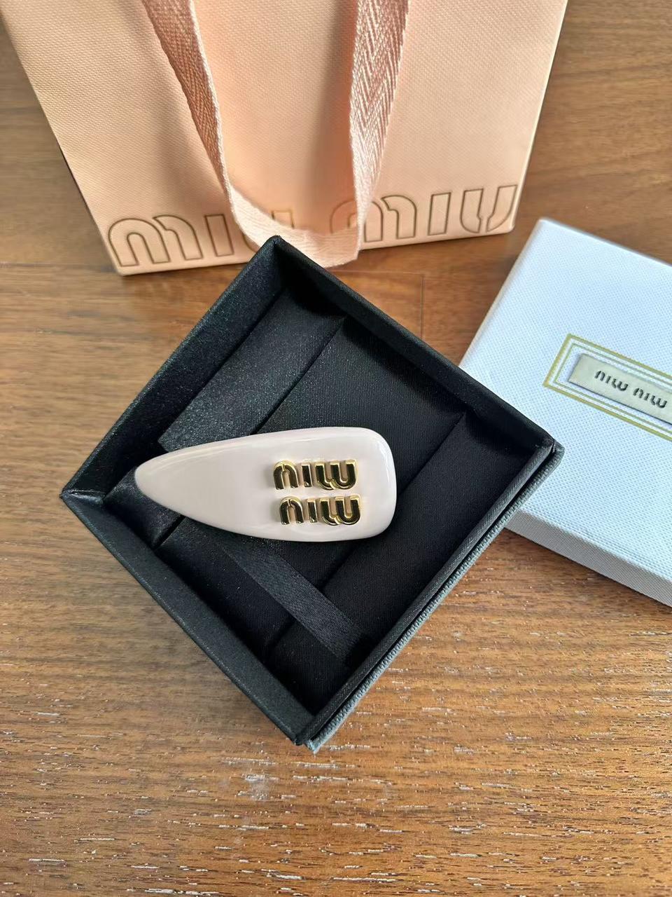 미우미우 헤어핀 머리핀 핑크 miumiu