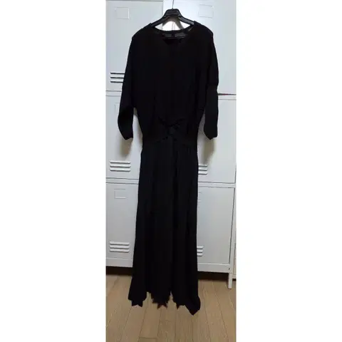 네롤리36 밴딩 플리츠 원피스 - 블랙