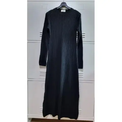 아상블라주 슬림 울 니트 원피스 - 블랙