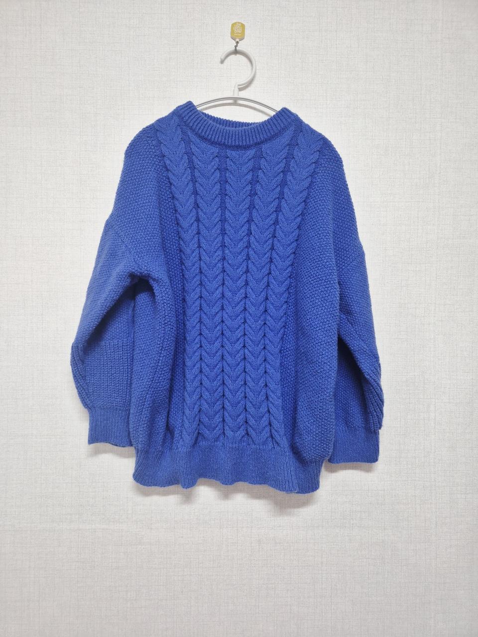 파랑색 꽈배기 니트