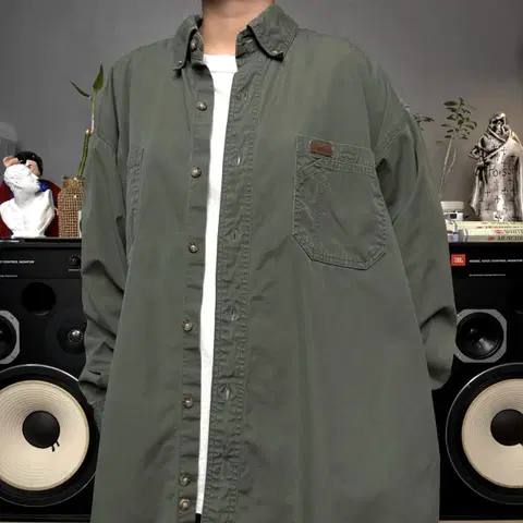 칼하트 가죽탭 셔츠