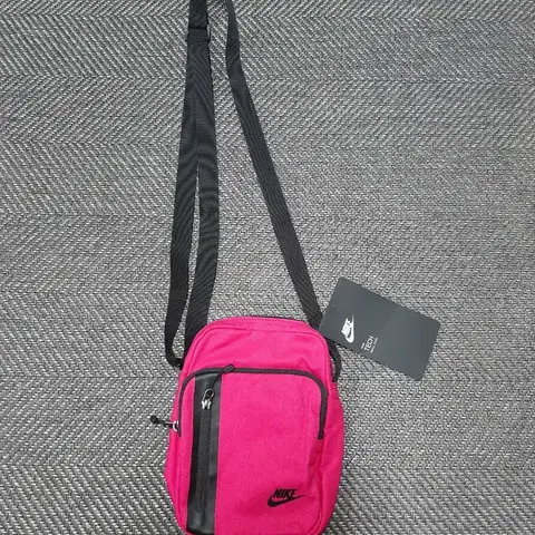 나이키 코어 스몰 아이템 3.0 힙색 크로스백 핑크