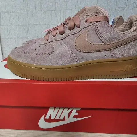 나이키 에어포스1로우 파티클핑크 220사이즈