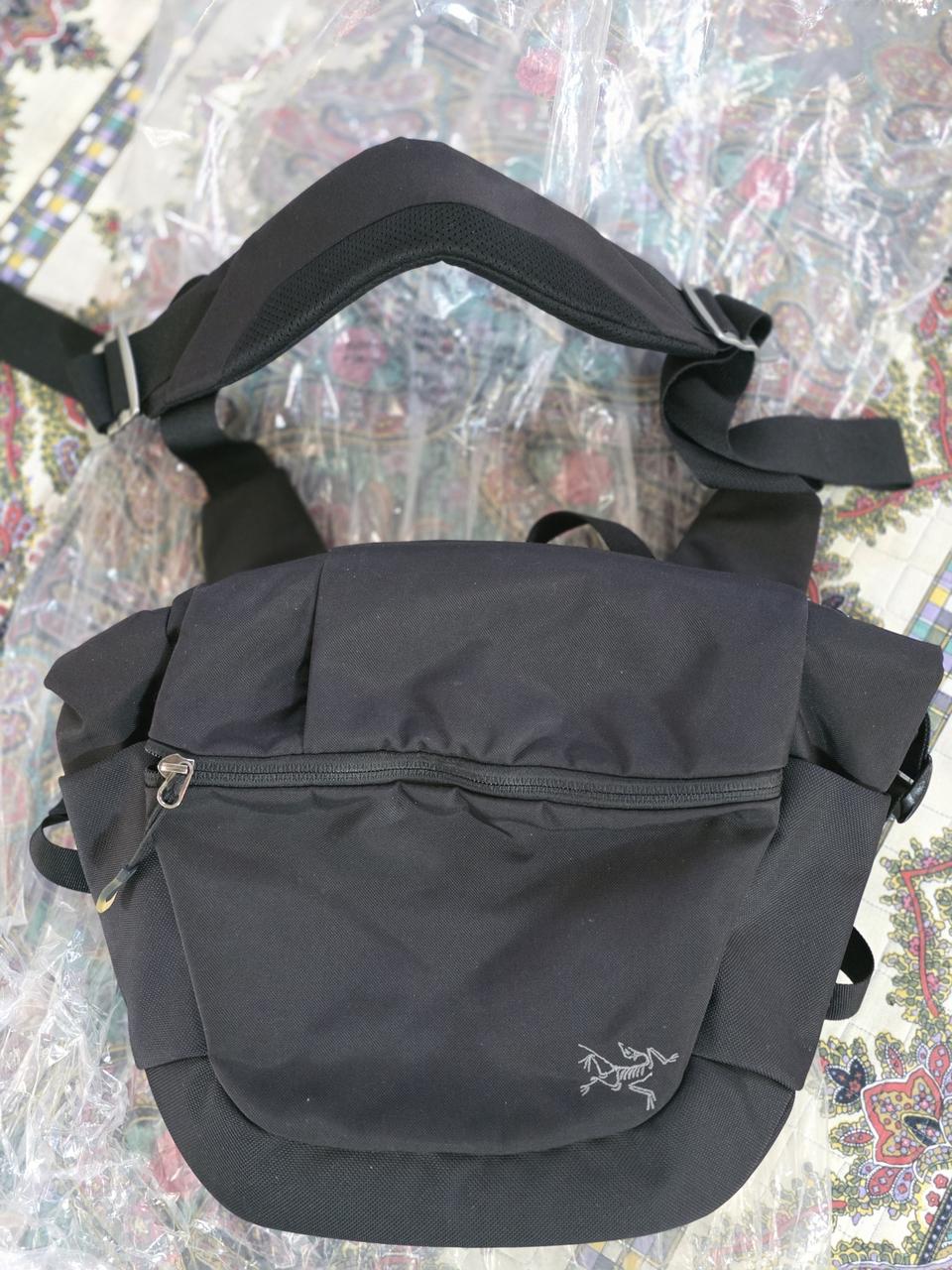 아크테릭스 미스트럴 크로스백