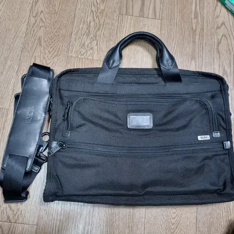 투미 슬림 브리프백 26101DH