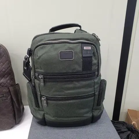 투미녹스 백팩 신형 카키색