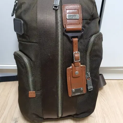 투미 슬링백 에스프레소 한정반