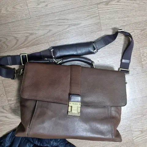 TUMI 투미 비콘힐 68541B 브라운 가죽 서류 가방