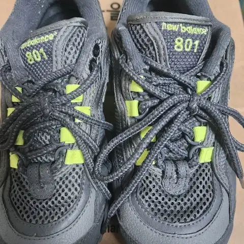 뉴발란스) ML 801 다크그레이 230 사이즈
