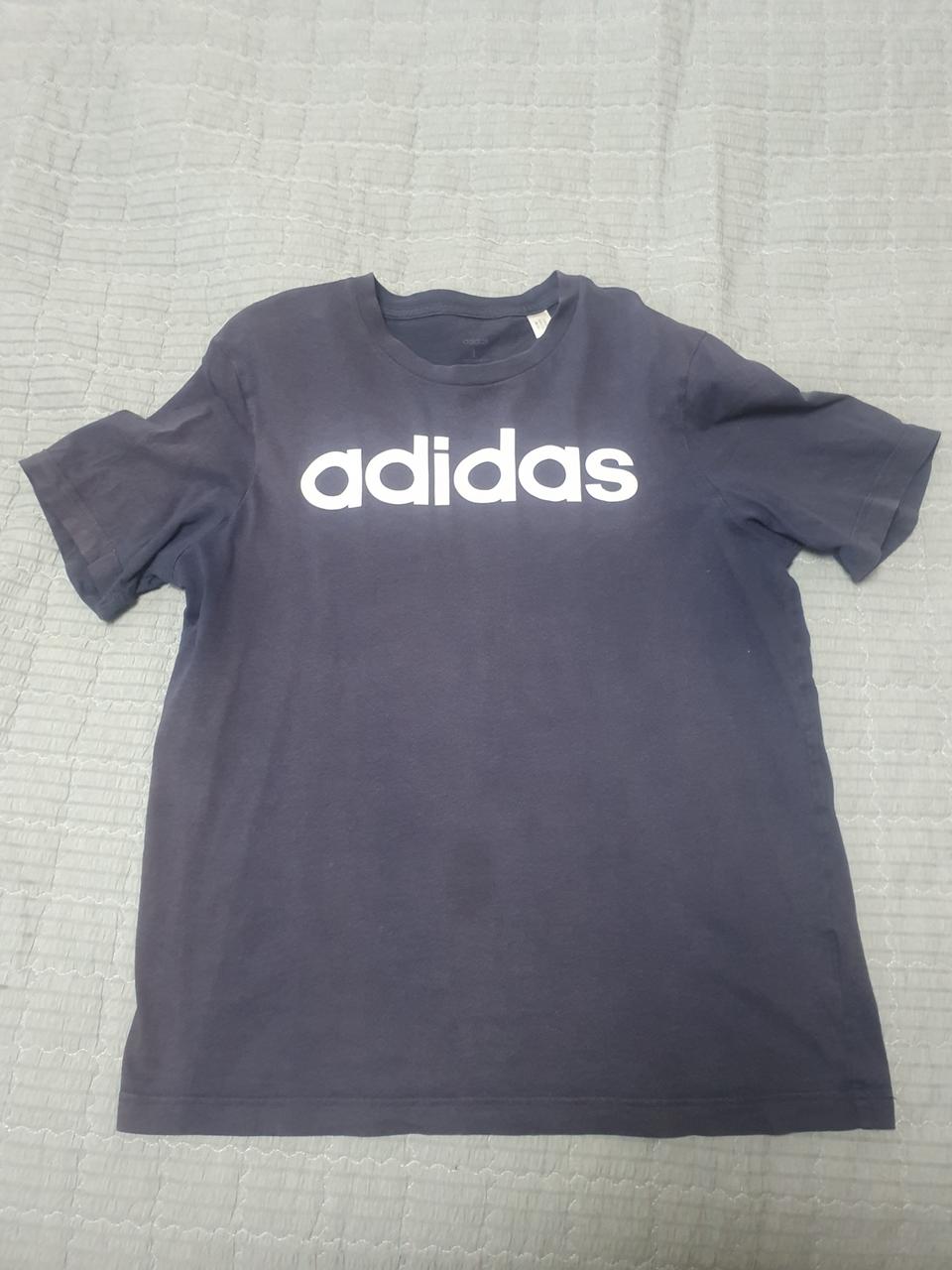 아디다스 검정 반팔티 100