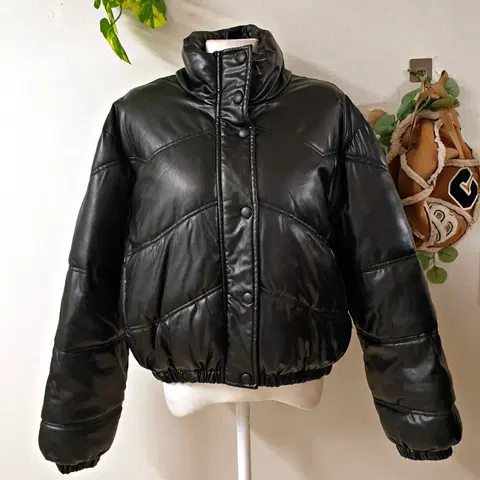 자라 가죽패딩 하이넥 푸퍼 66 77 숏패딩 블랙 M