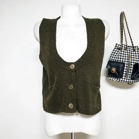 새상품 브루앤쥬디 니트조끼 95 팝콘베스트 카키