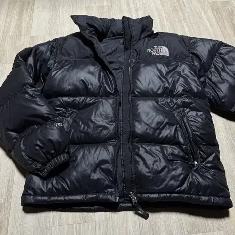 노스페이스 700 패딩 블랙