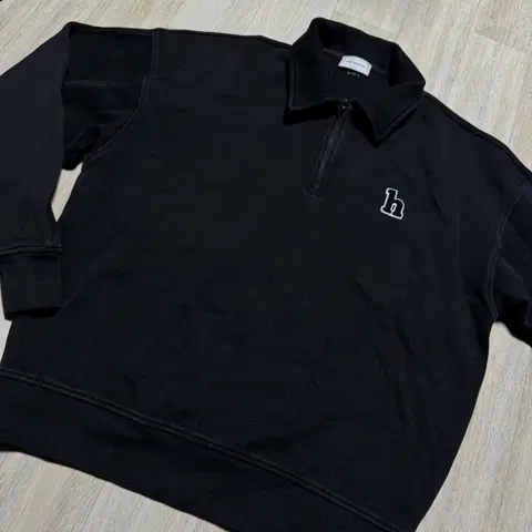 히스해지스 블랙 하프집업 맨투맨