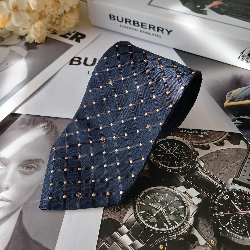 버버리 실크 기마사 자수 체크 넥타이 9.6cm A+등급 A19059