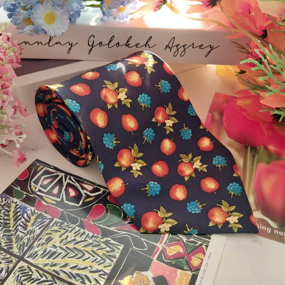 트루사르디 실크 네이비 과일 패턴 넥타이 9.5cm A+등급  K1417