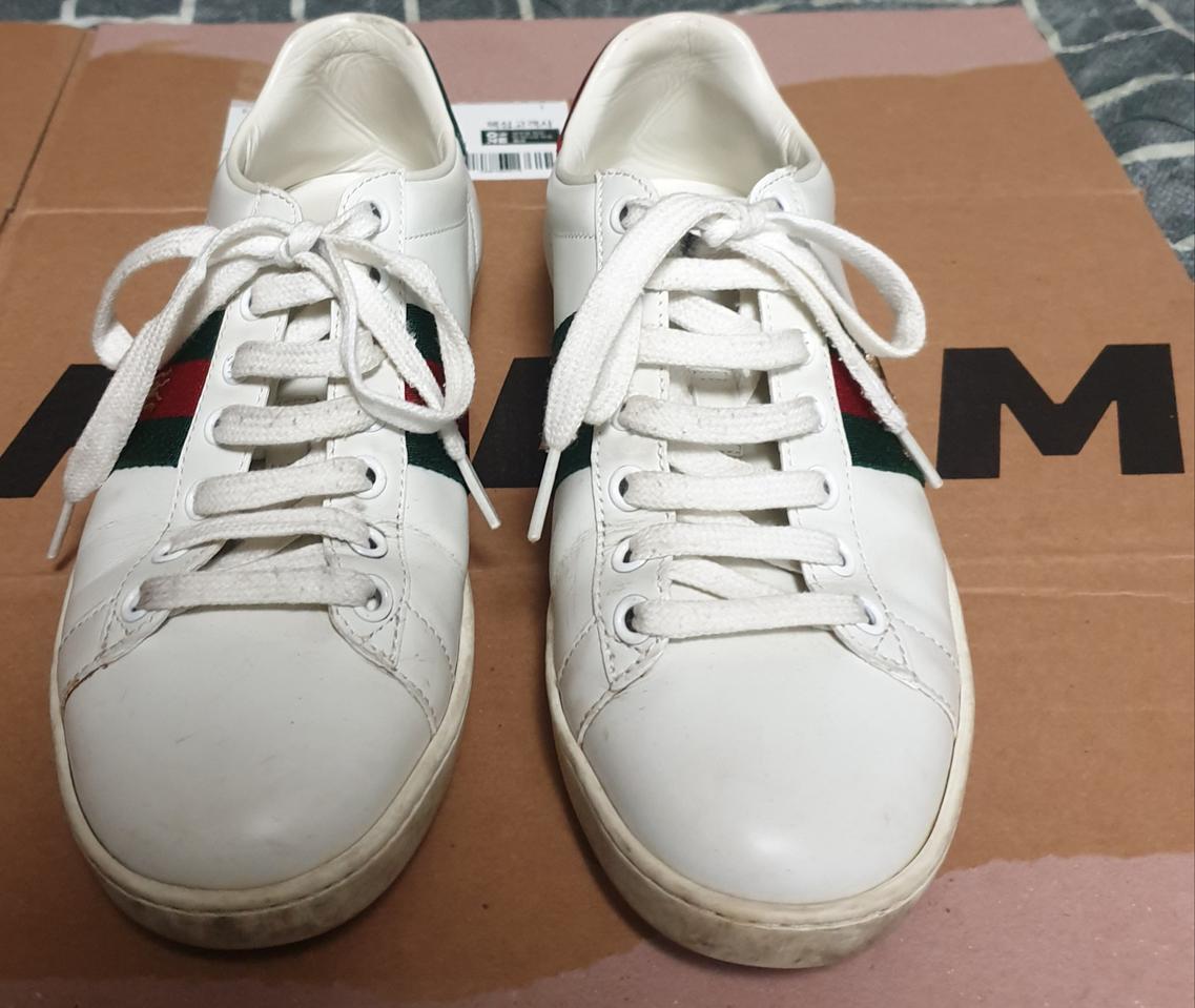 구찌 에이스 벌꿀 자수 스니커즈 화이트 36 (230)