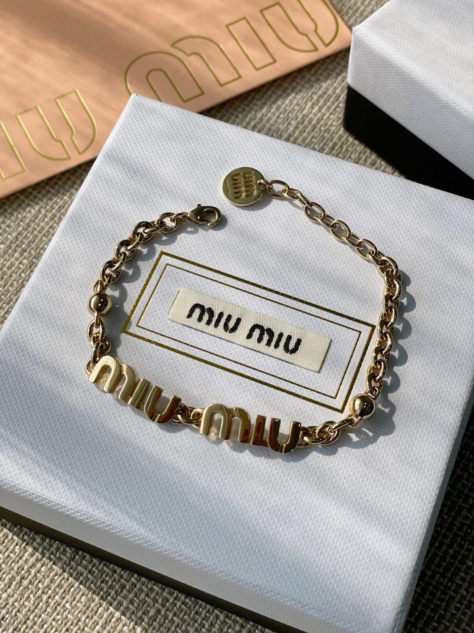 미우미우 팔찌