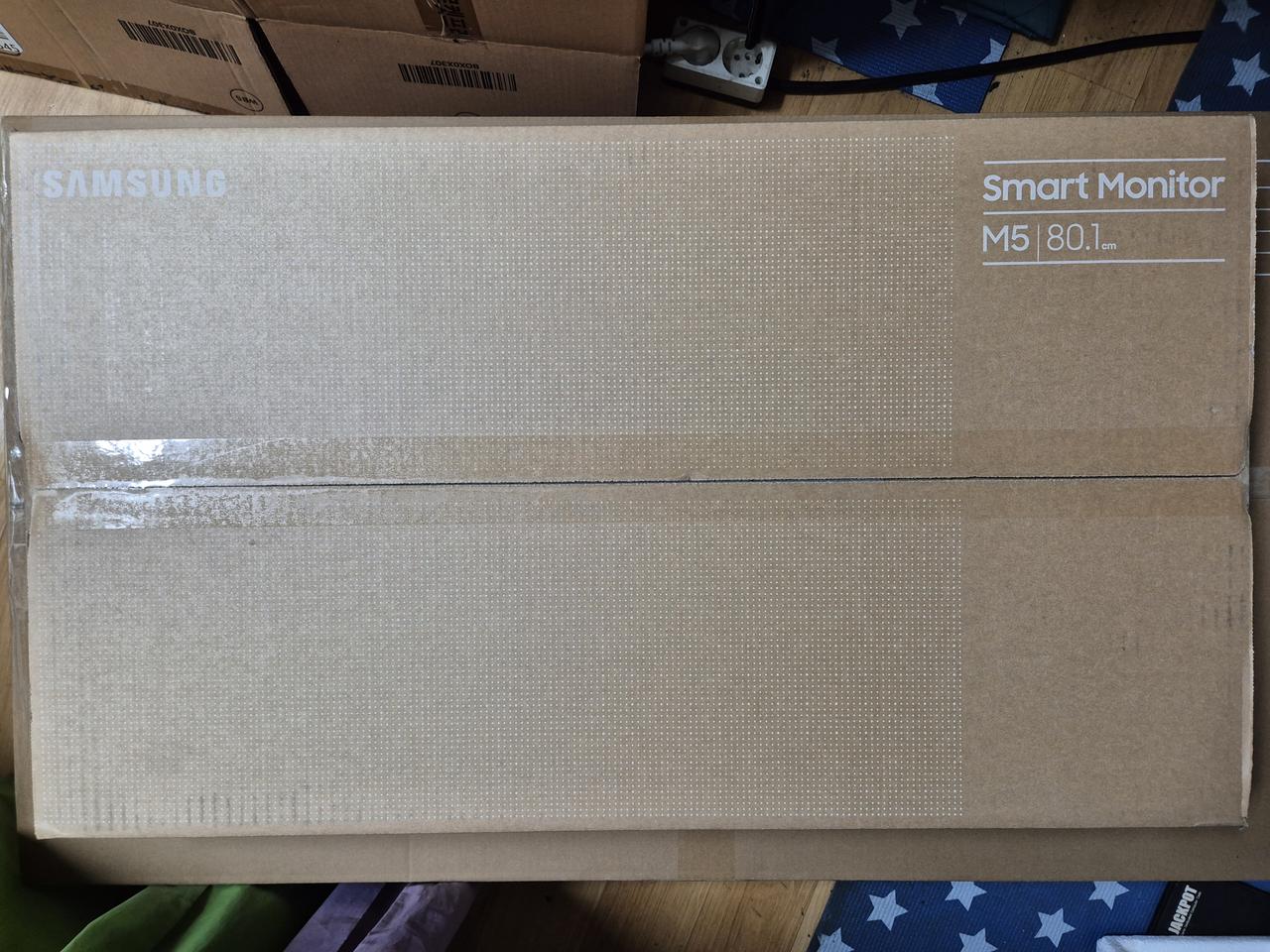 <미개봉 새제품>삼성 32인치 M5 스마트TV 무빙 스타일 이동형 패키지