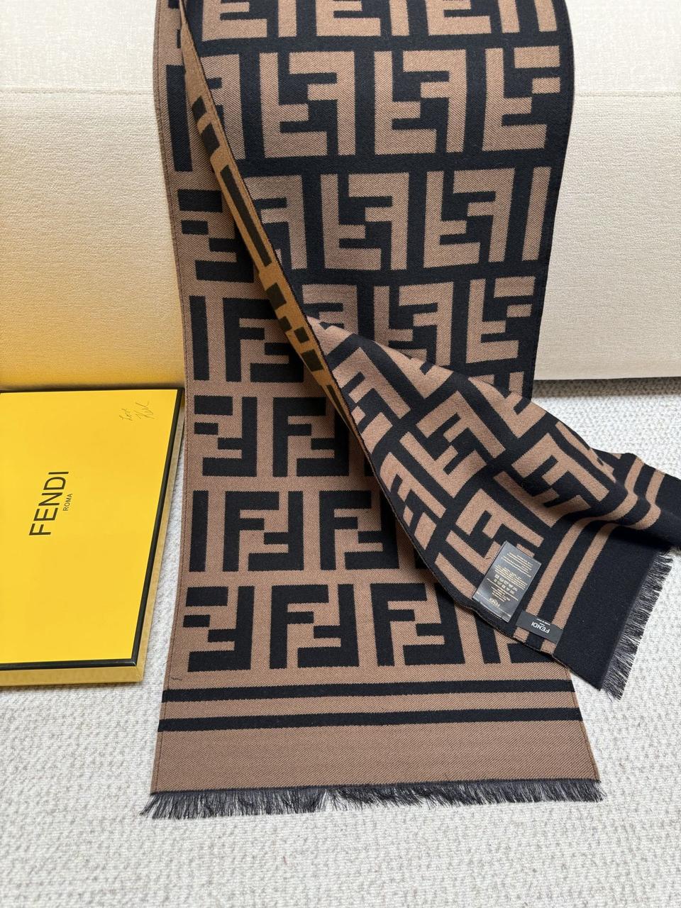 FENDI 펜디  목도리