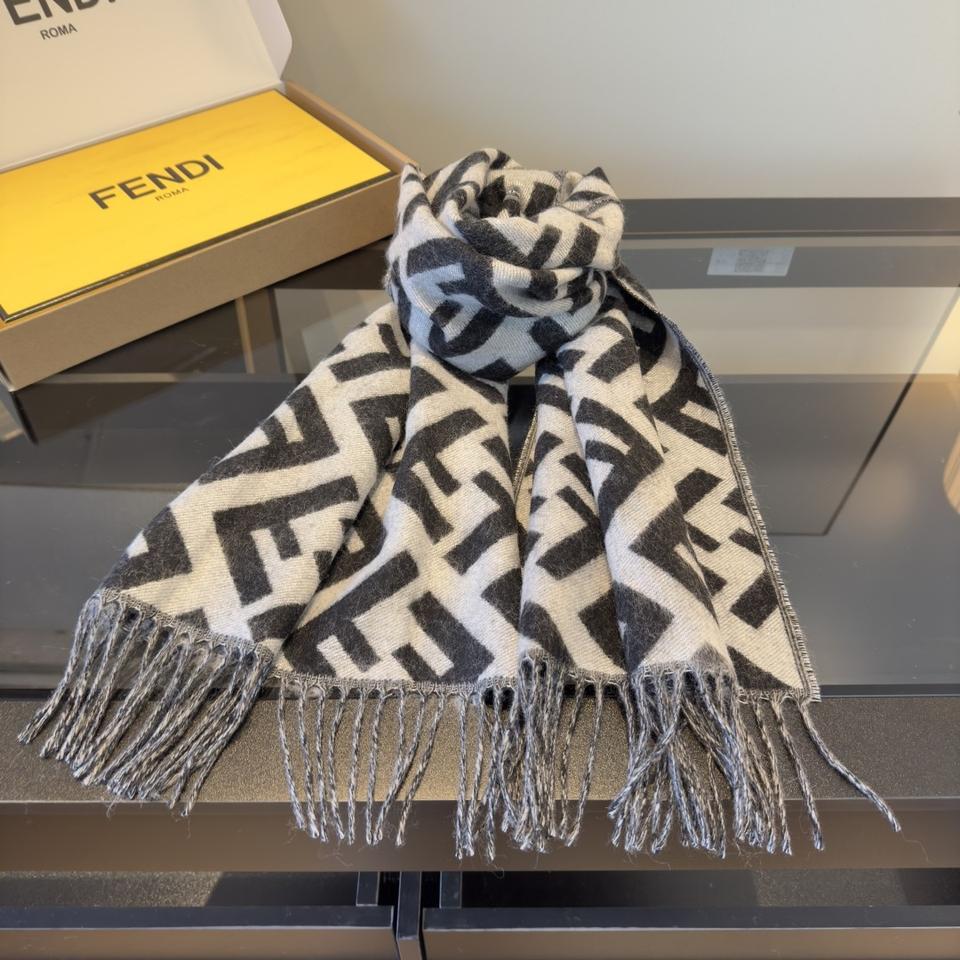 FENDI 펜디  목도리