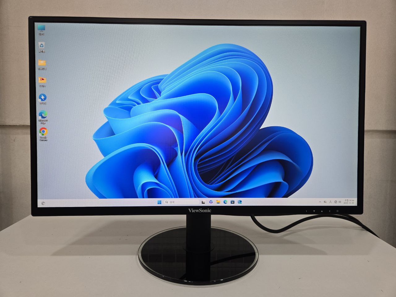 뷰소닉 24인치 60Hz 모니터 팝니다.