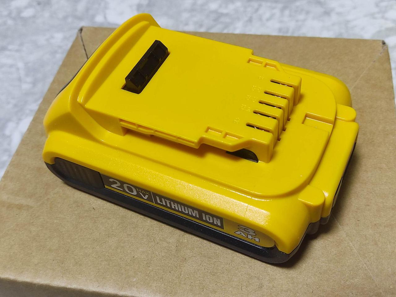 디월트 호환배터리 20v 3a