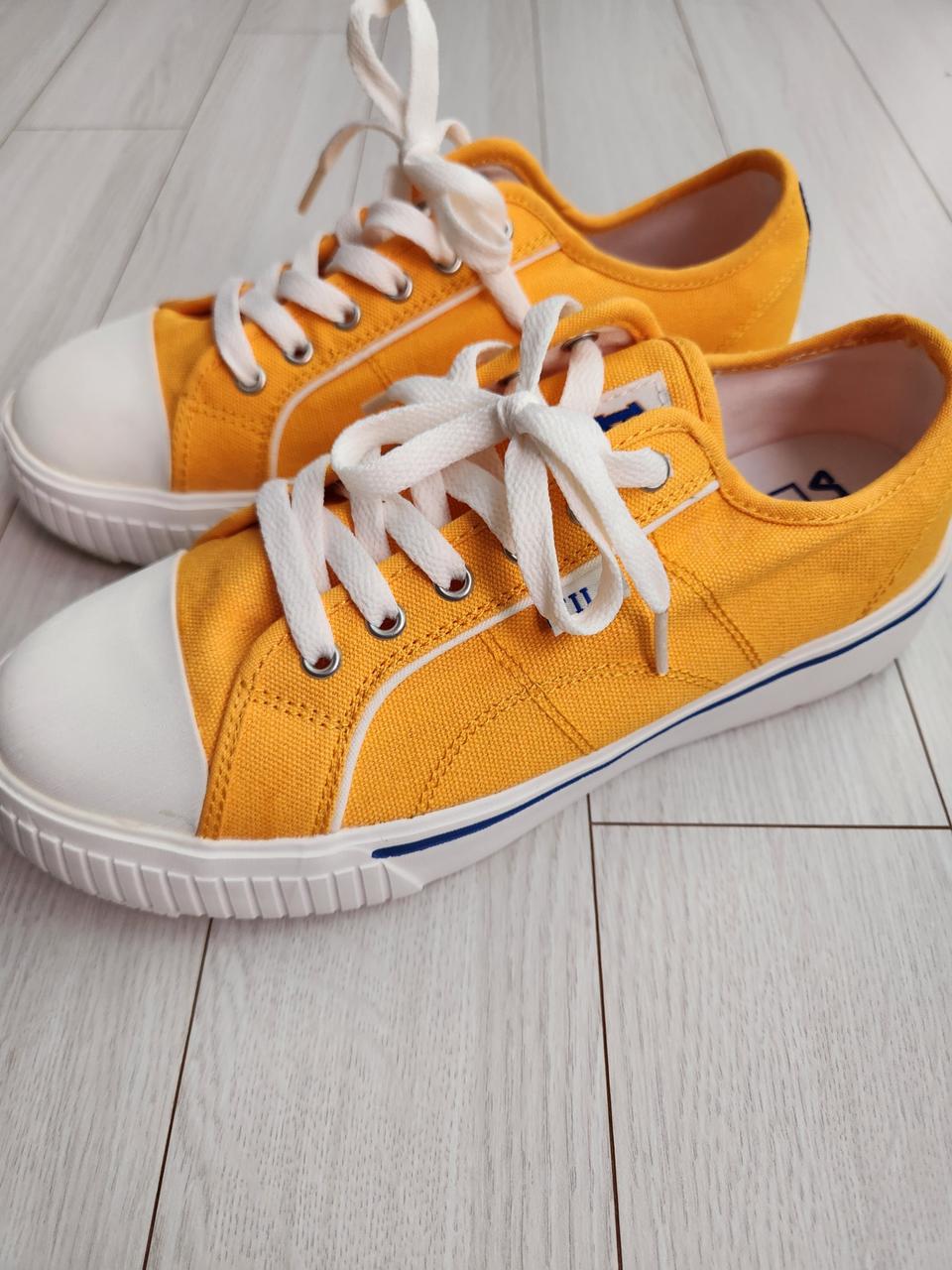 새상품)휠라 스니커즈 코트 라이트 운동화 250오염 하자없이 깨끗해요