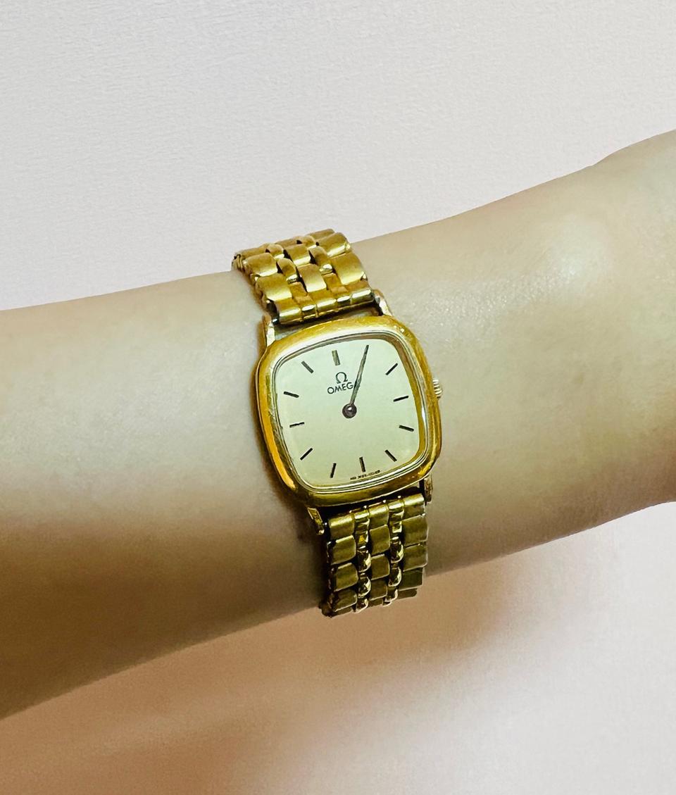 오메가 드빌 금장 시계