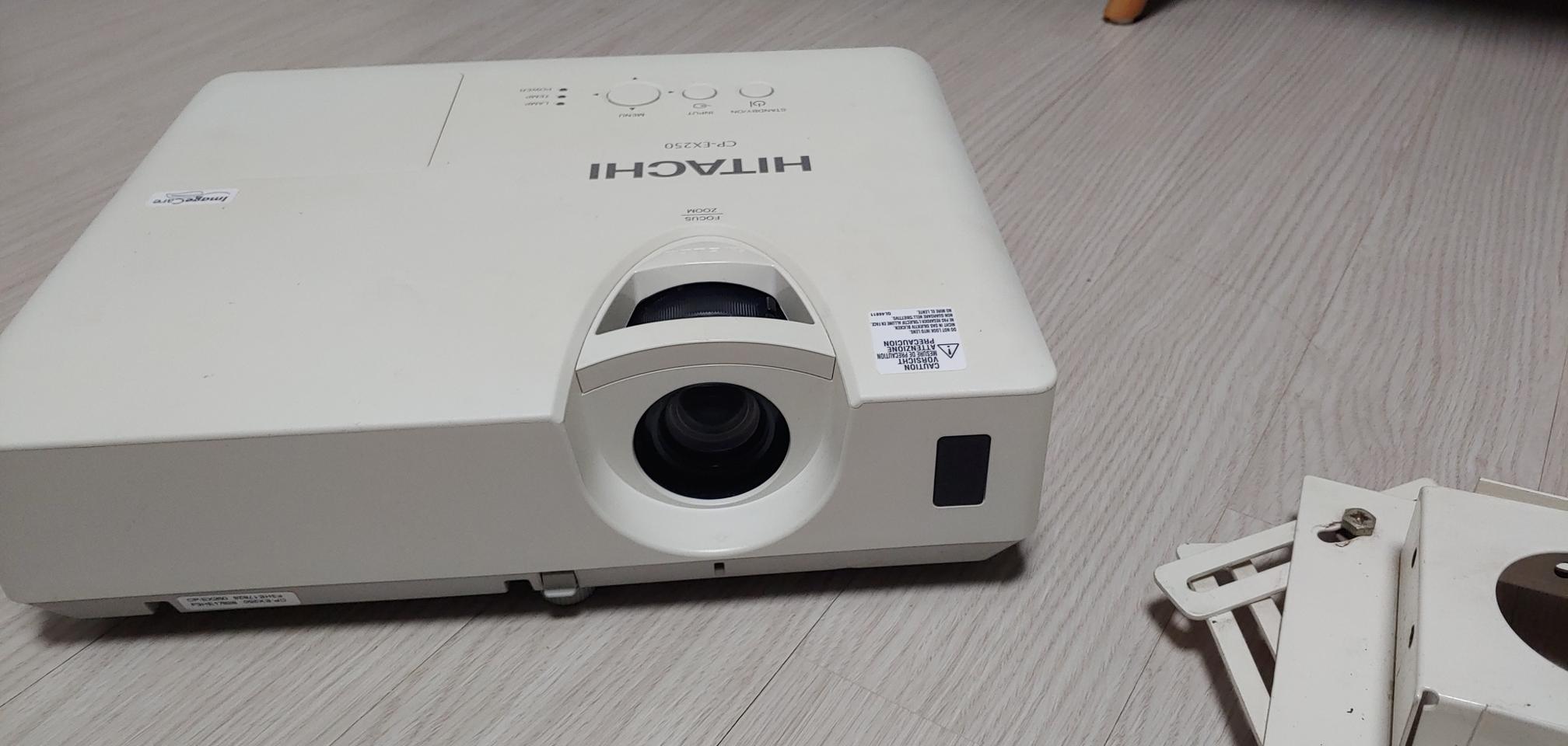히타치 CP-EX250 빔프로젝터
