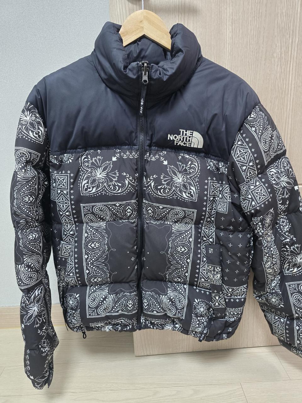 정품 노스페이스 반다나 1996 눕시 숏패딩 페이즐리
