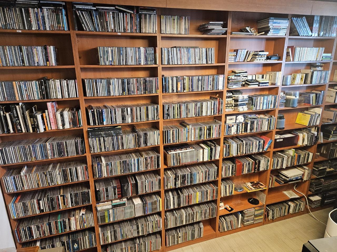 가요 시디 1천3백여장 진열장포함