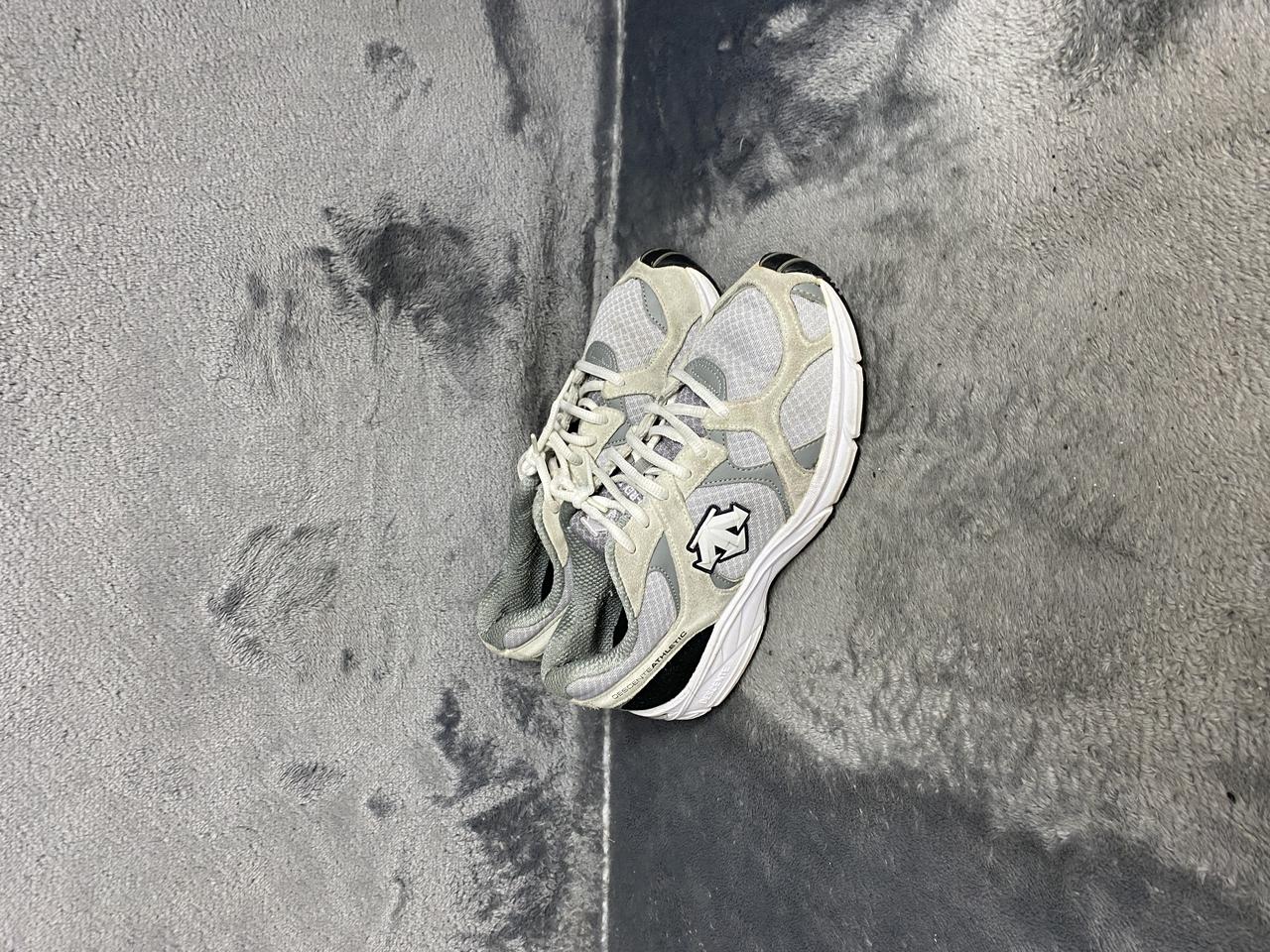 데상트 운동화 245