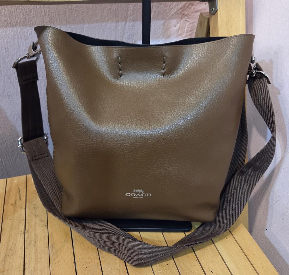 코치 숄더겸크로스백