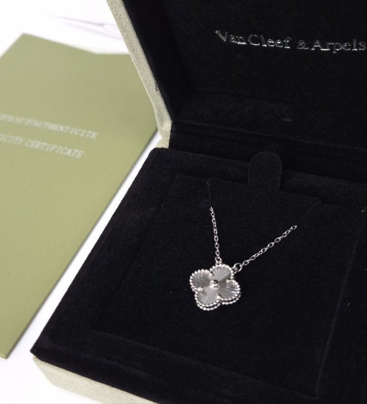 알함브라 기요세 목걸이