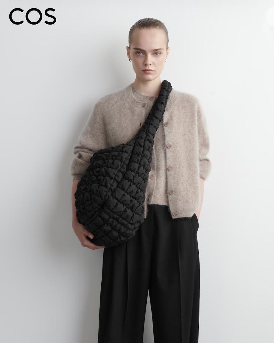 (새상품)COS 퀼티드 크로스바디백