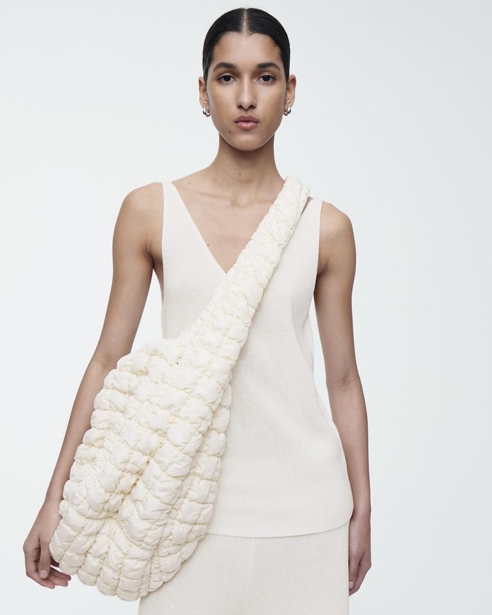 (새상품)COS 퀼티드 크로스바디백