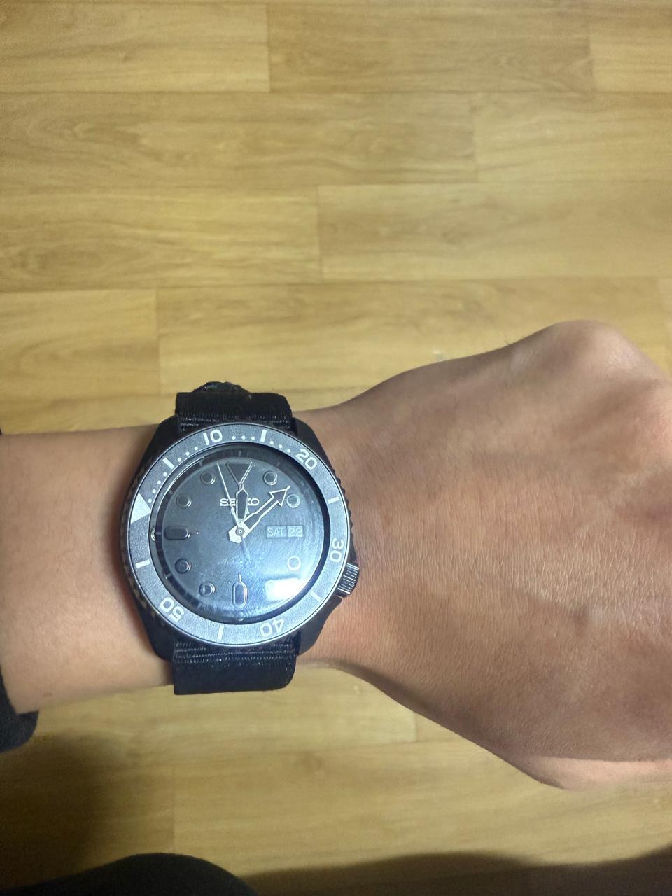 세이코5 스포츠 SRPE69K1 블랙 오토매틱 시계 팝니다