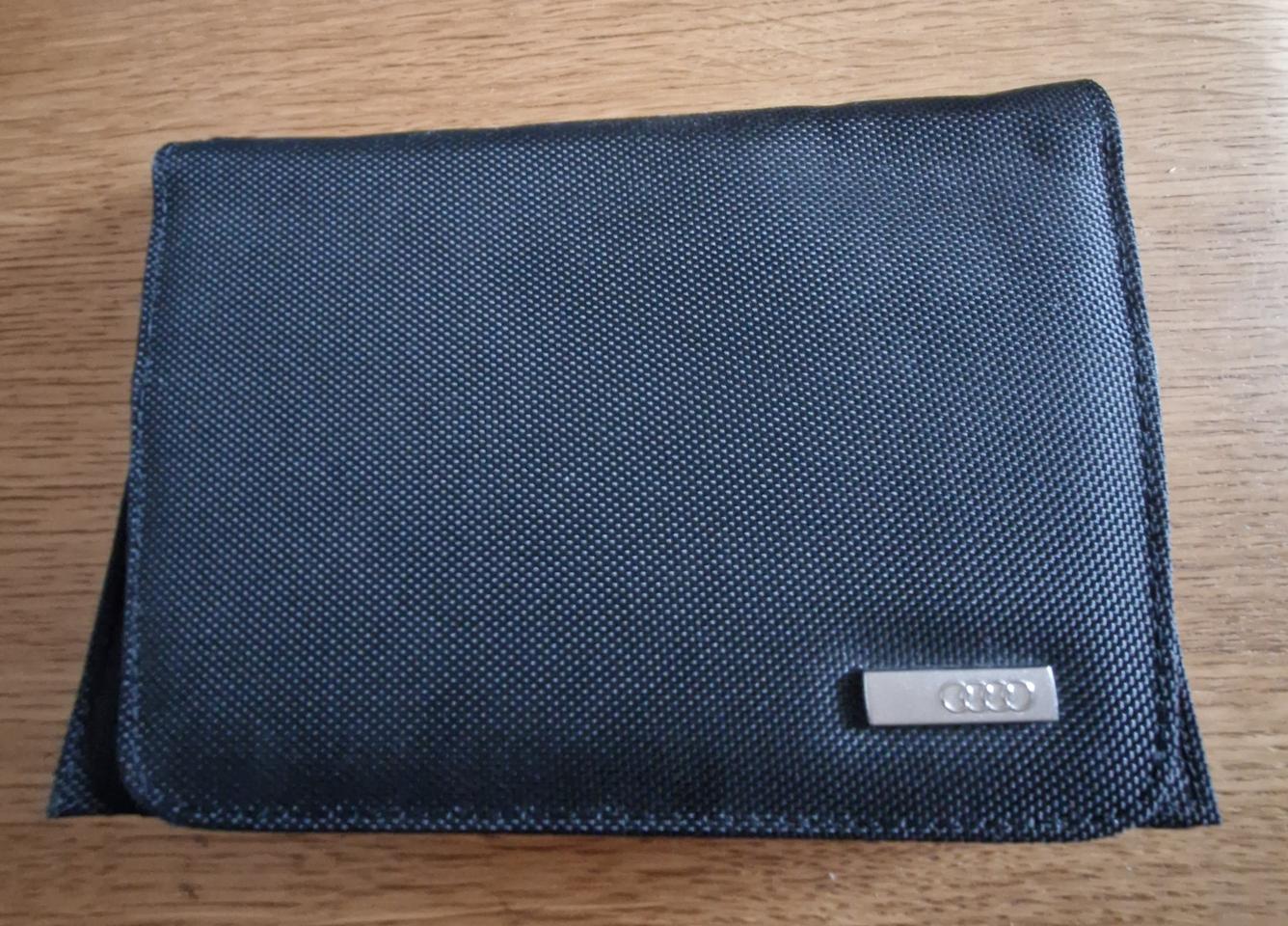 아우디 파우치백